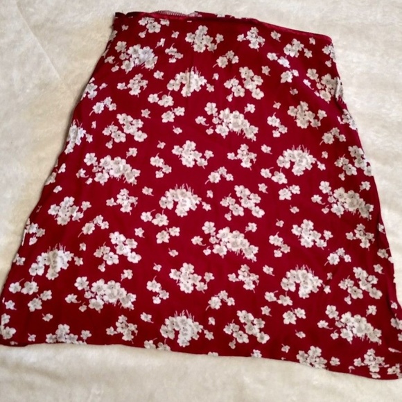 ❤️GAP Mini A-Line Flare Skirt Red Floral Size 1 … - Picture 5 of 9